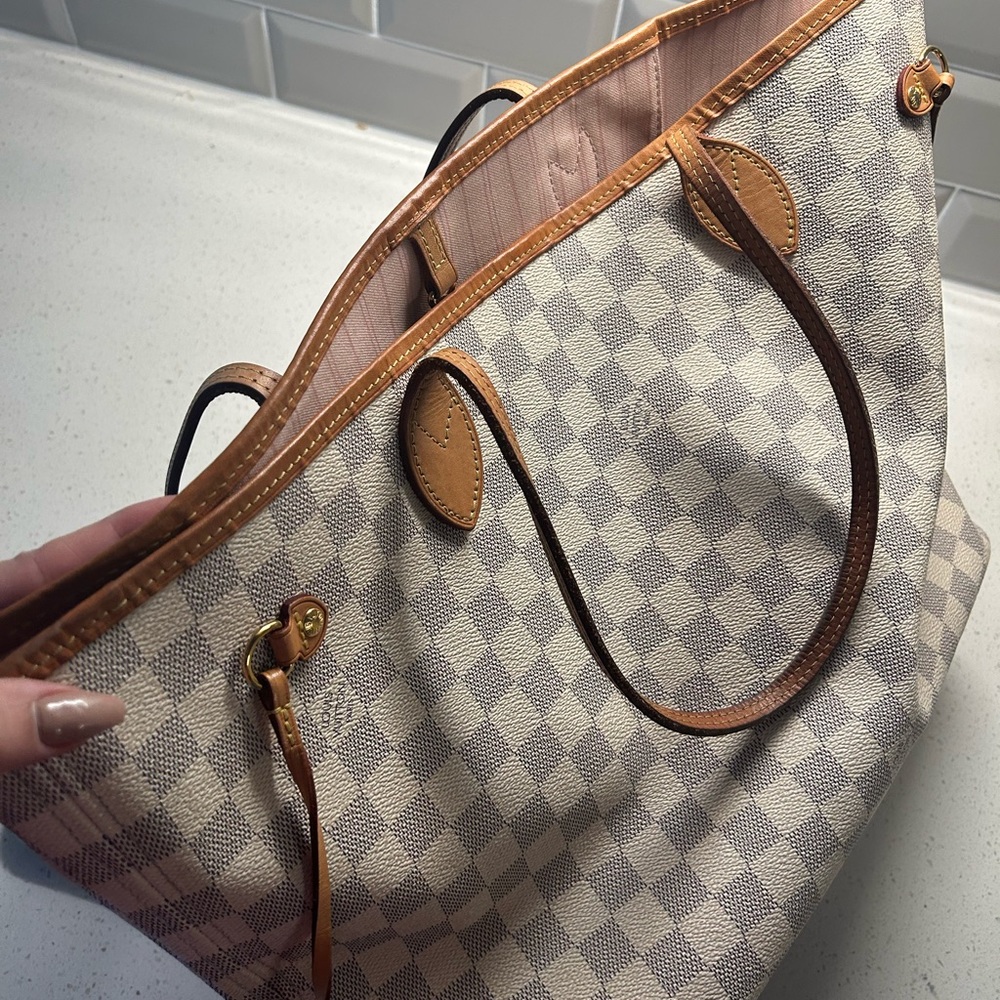 Authentic Louis Vuitton neverfull mm and wristlet - Picture 5 of 14